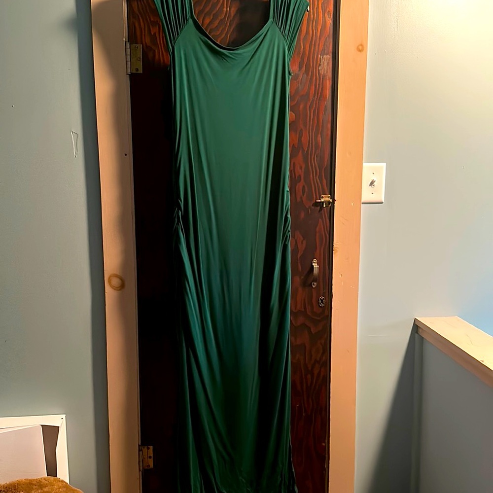 NWT green maternity dress. Size L.